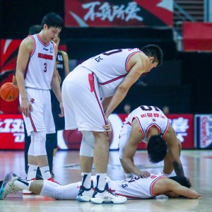 C7娱乐-战役打响！球队拼尽全力为荣耀拼搏的简单介绍